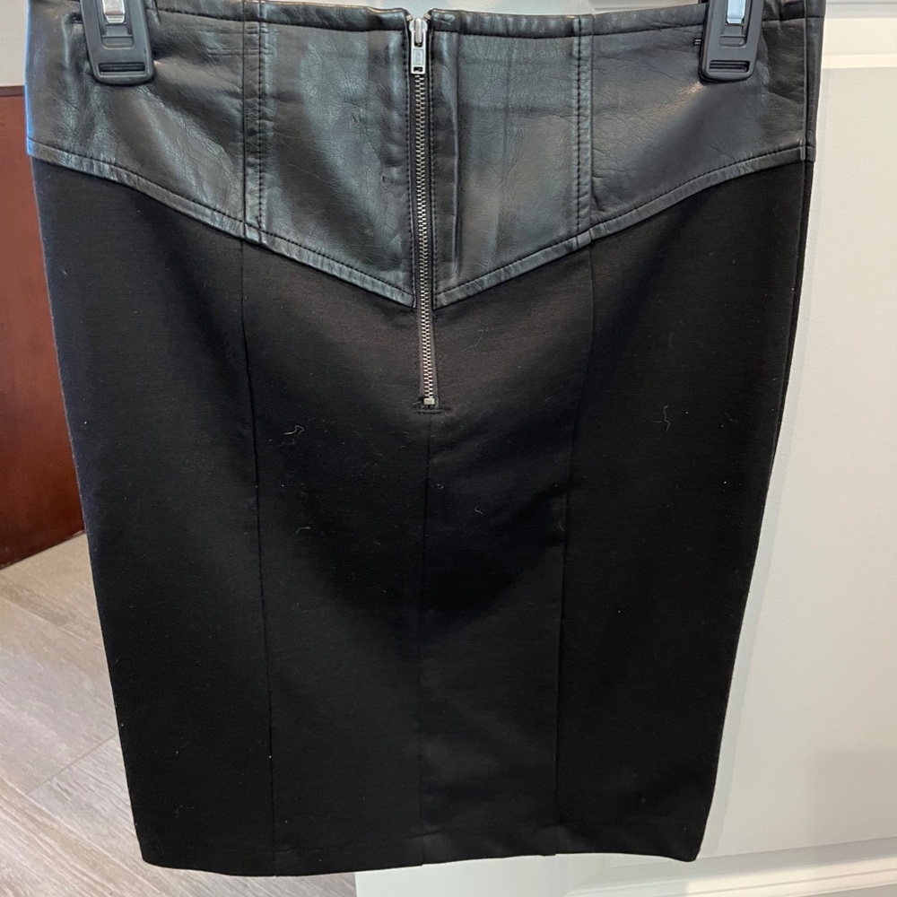 Forever 21 faux leather on half of skirt black skirt Size Medium see notes - Picture 5 of 10